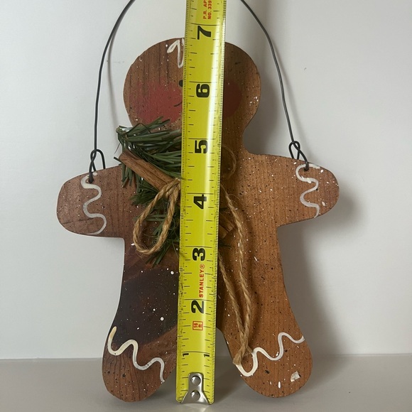 Vintage Wooden Hanging or Prop Up Gingerbread Man - Picture 4 of 9
